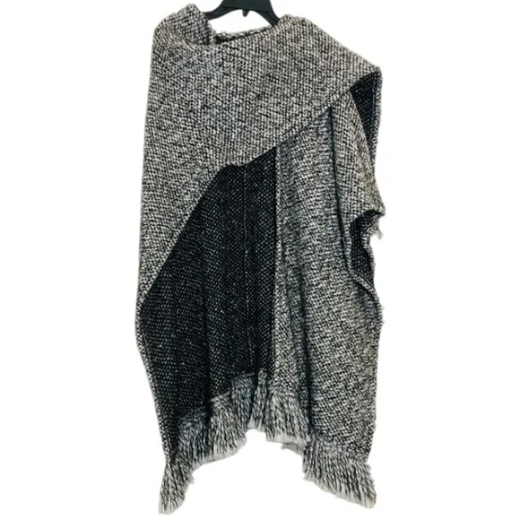 NWT Bryn Walker Women's Black & White Tweed Fringed Hemline Wrap Poncho size S - Picture 6 of 13